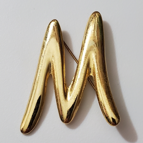 Vintage M OR W brooch pin gold 70's 80's initial monogram name vtg - Picture 2 of 4